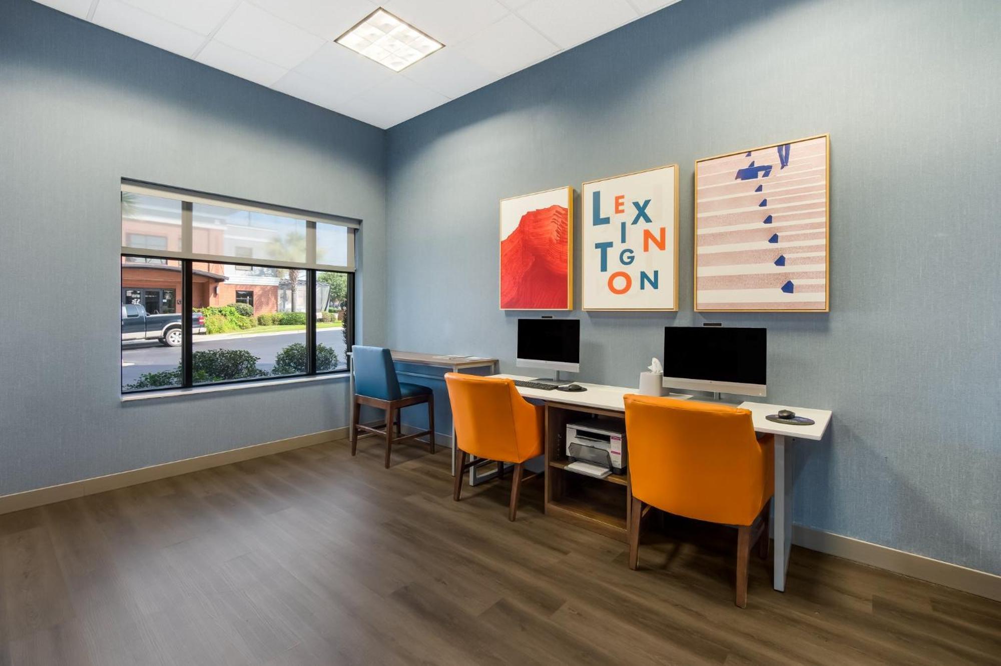 Holiday Inn Express & Suites Lexington By Ihg Exterior foto
