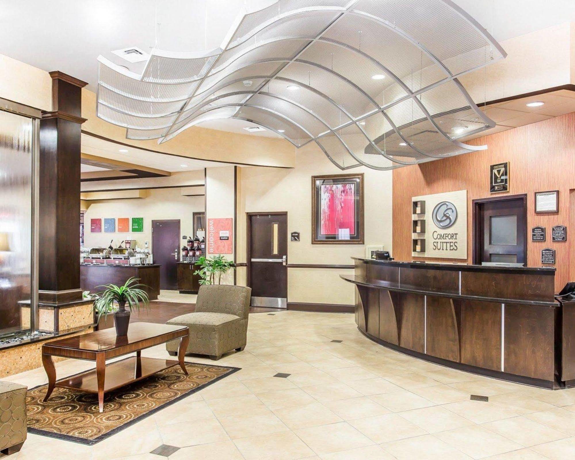 Holiday Inn Express & Suites Lexington By Ihg Exterior foto